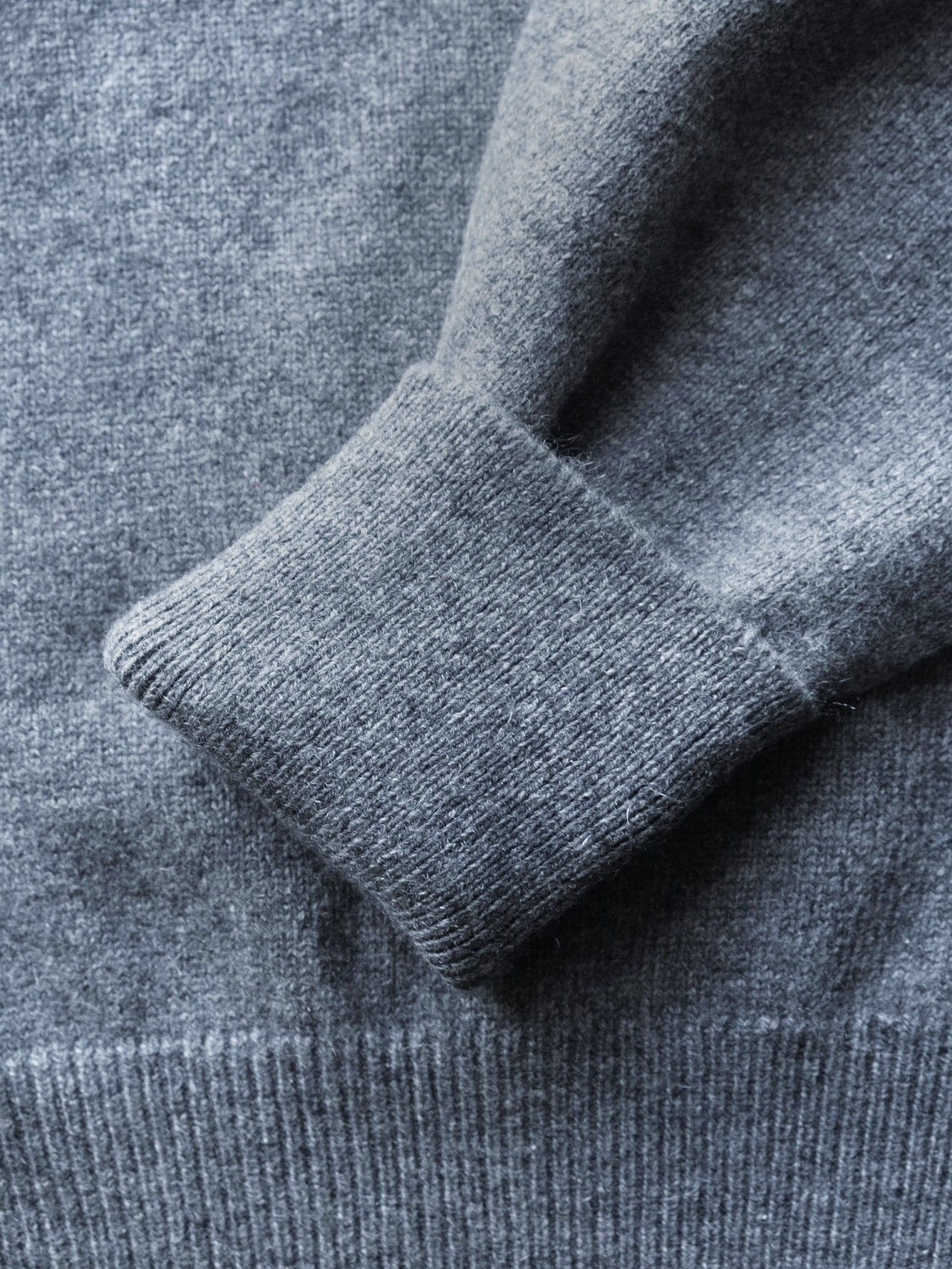 Pullman Cashmere Vee Neck 1-Ply