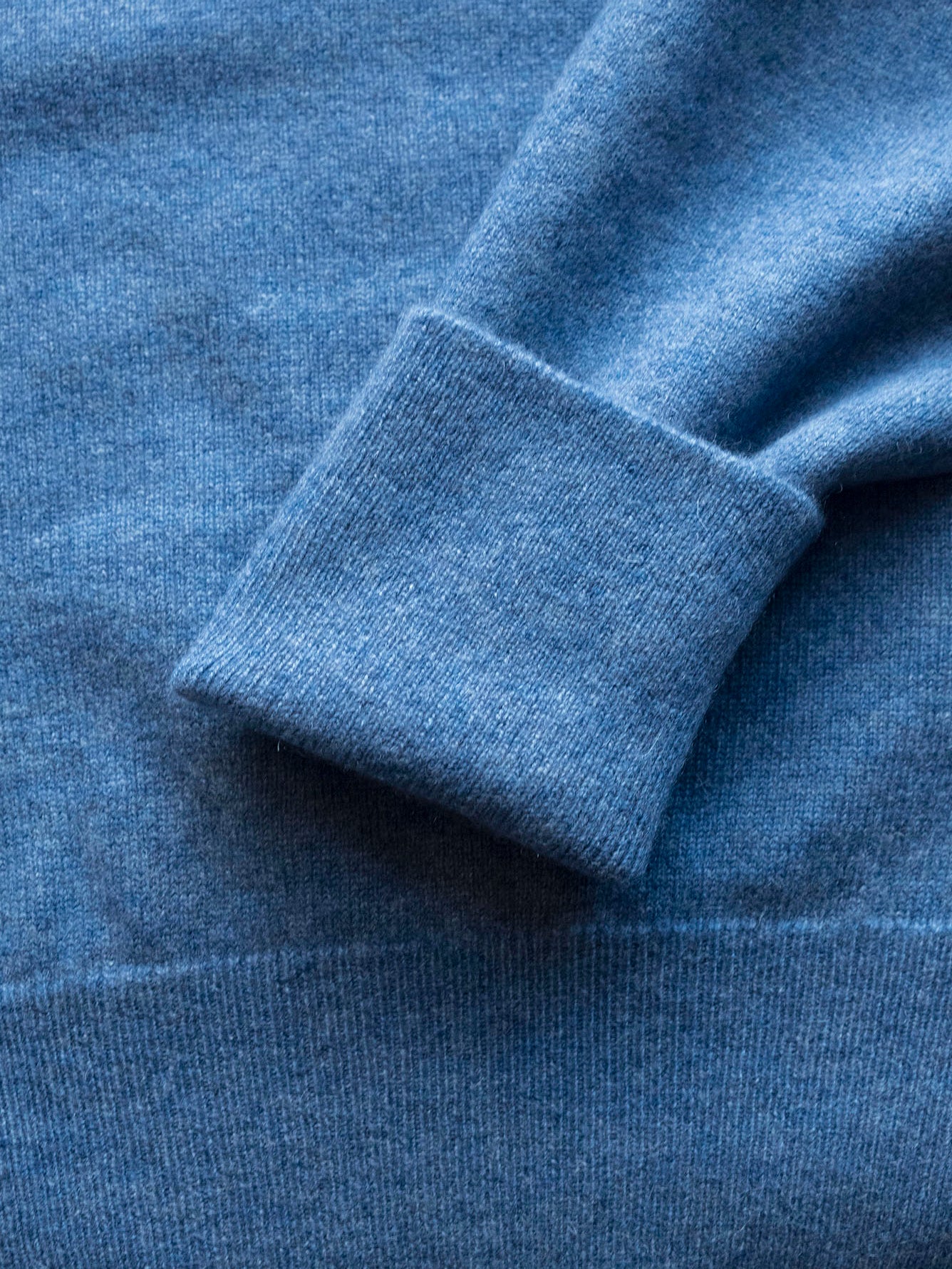 Pullman Cashmere Vee Neck 1-Ply
