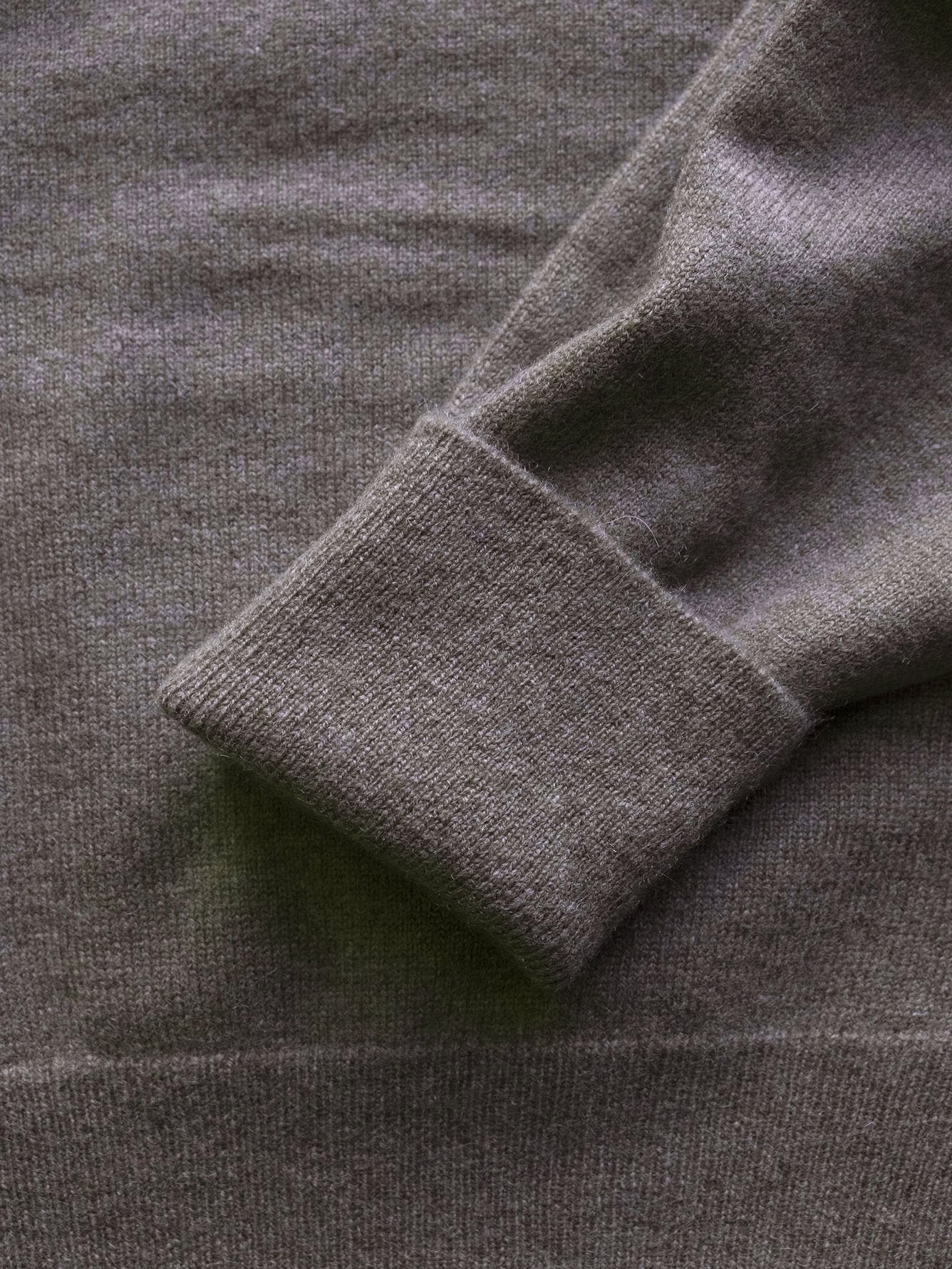 Pullman Cashmere Vee Neck 1-Ply